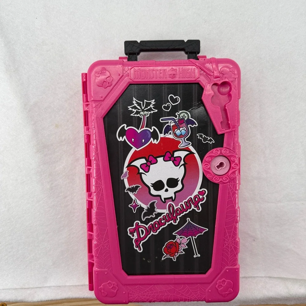 Monster High Draculaura Doll Travel Case Playset Pink Coffin Suitcase JDR50